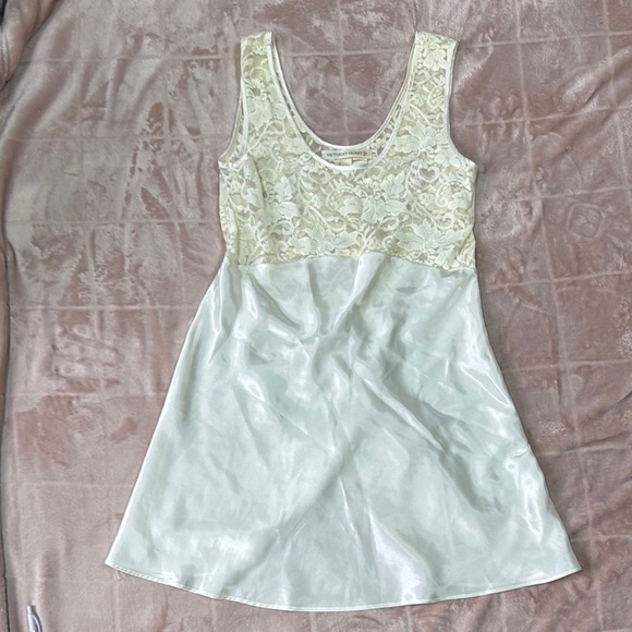 Victoria's Secret Other - Victoria secret’s vintage Y2K cream lace mini dress